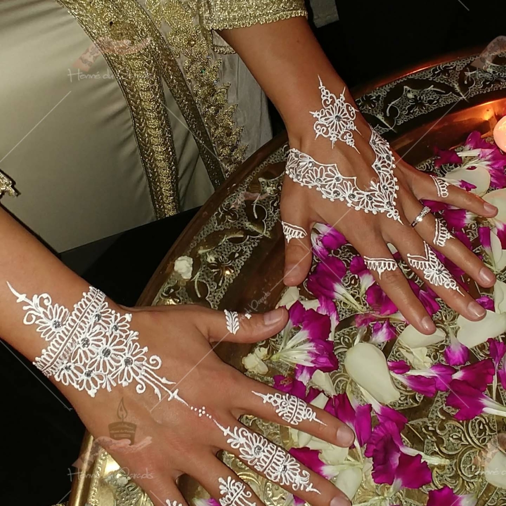 prestation henné du paradis mariage paris naturel henna henne domicile hlel tatouage fiancailles fassi mehendi day pas cher noir blanc rouge ile de france pose 78 yvelines mureaux poissy meulan argenteuil invitee main mariée