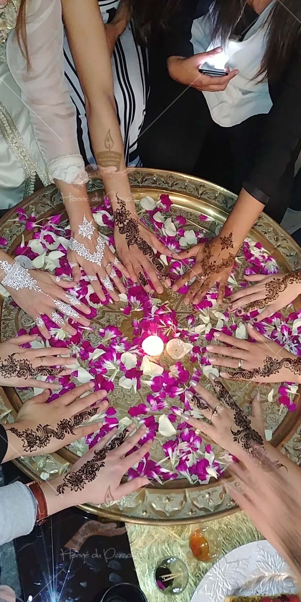 prestation henné du paradis mariage paris naturel henna henne domicile hlel tatouage fiancailles fassi mehendi day pas cher noir blanc rouge ile de france pose 78 yvelines mureaux poissy meulan argenteuil invitee main mariée