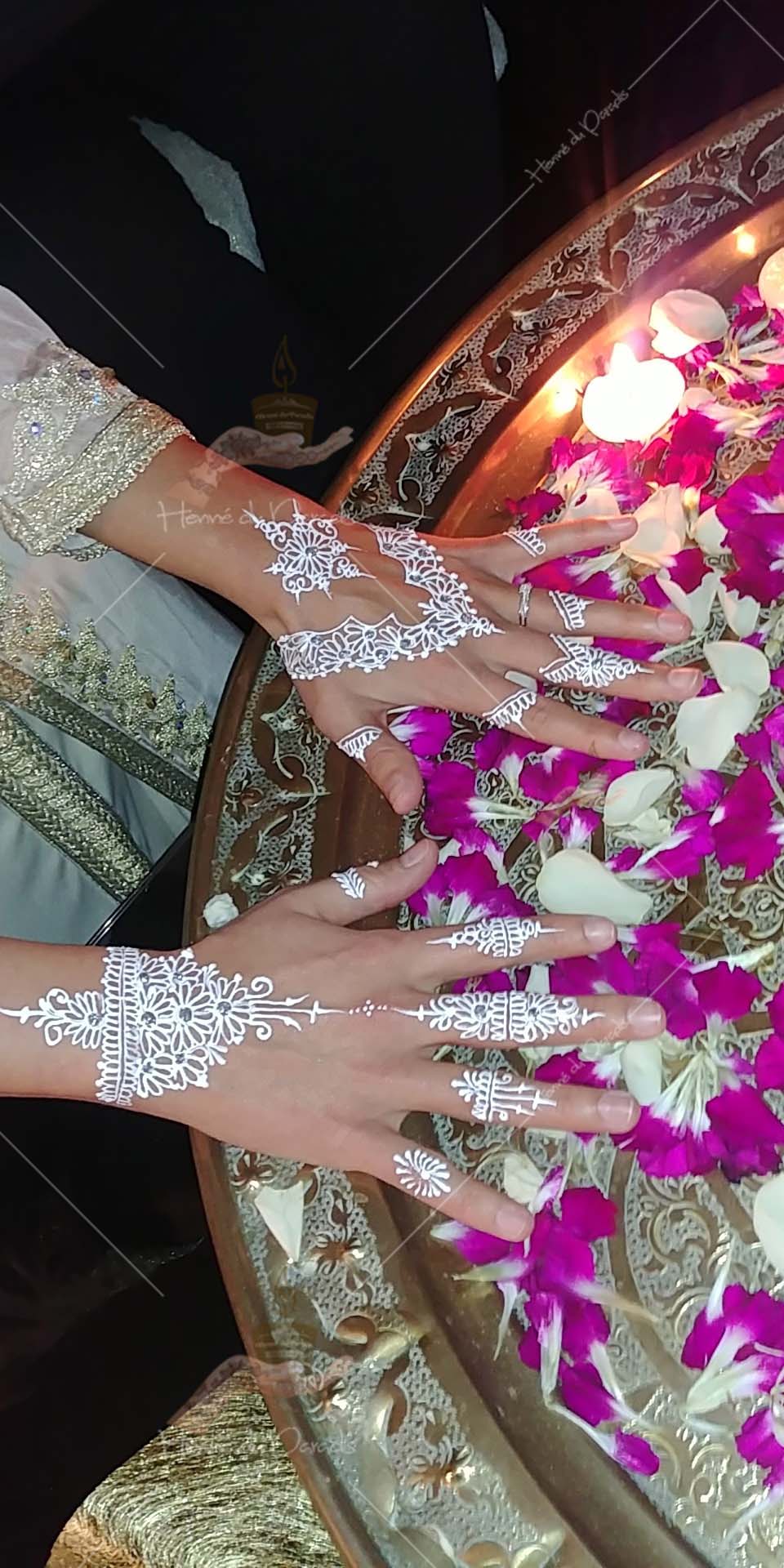 prestation henné du paradis mariage paris naturel henna henne domicile hlel tatouage fiancailles fassi mehendi day pas cher noir blanc rouge ile de france pose 78 yvelines mureaux poissy meulan argenteuil invitee main mariée