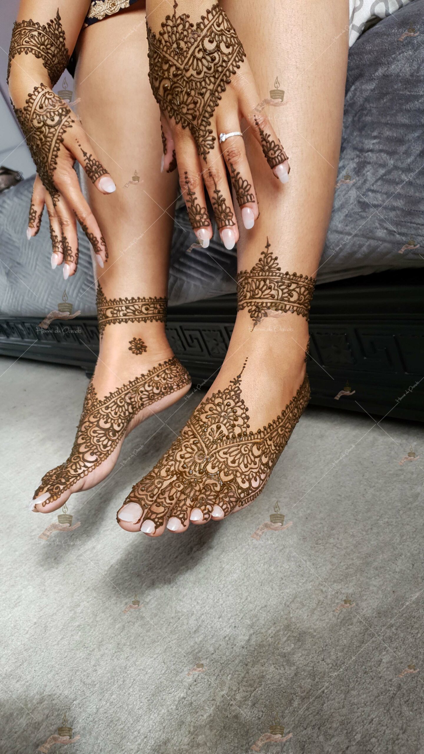 prestation fiançailles noir rouge Argenteuil invitée prix main dos cheville fête corps tatto déplacement pied blanc henné naturel qualité mariage Paris henna henne domicile paradis hlel tatouage fiancailles fassi mehendi day pas cher ile france pose 78 yvelines mureaux poissy meulan