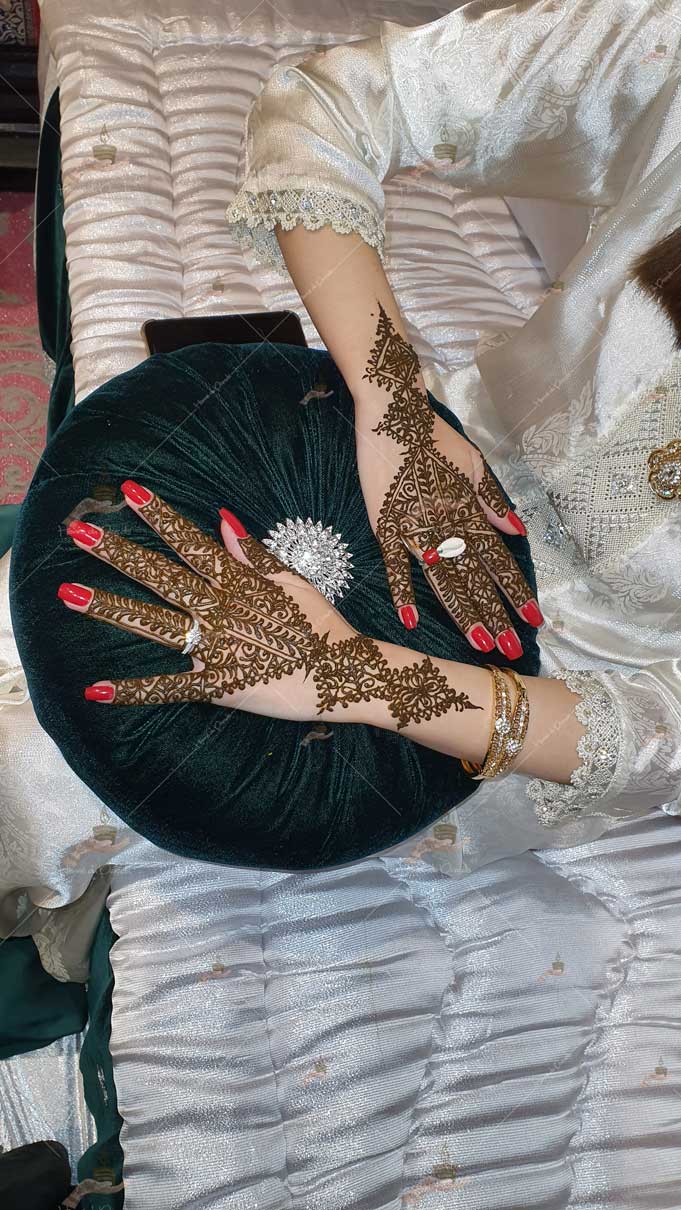 prestation henné du paradis mariage paris naturel henna henne domicile hlel tatouage fiancailles fassi mehendi day pas cher noir blanc rouge ile de france pose 78 yvelines mureaux poissy meulan argenteuil invitee main mariée