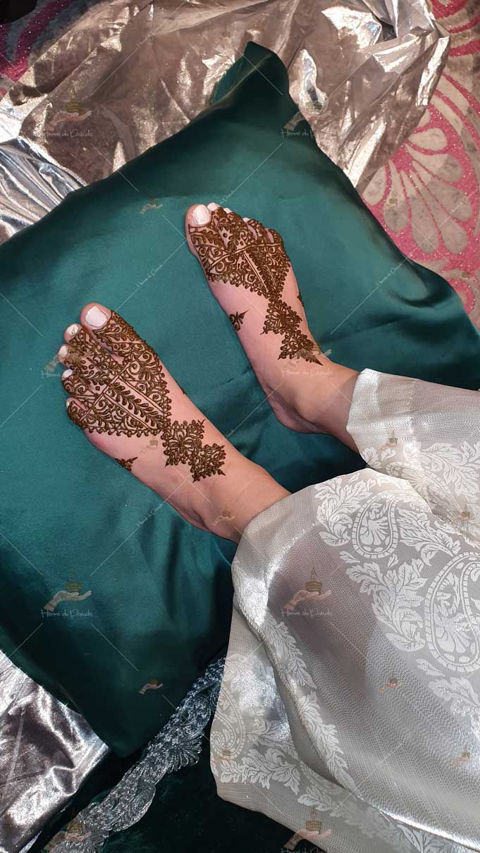 prestation henné du paradis mariage paris naturel henna henne domicile hlel tatouage fiancailles fassi mehendi day pas cher noir blanc rouge ile de france pose 78 yvelines mureaux poissy pieds meulan argenteuil invitee main mariée