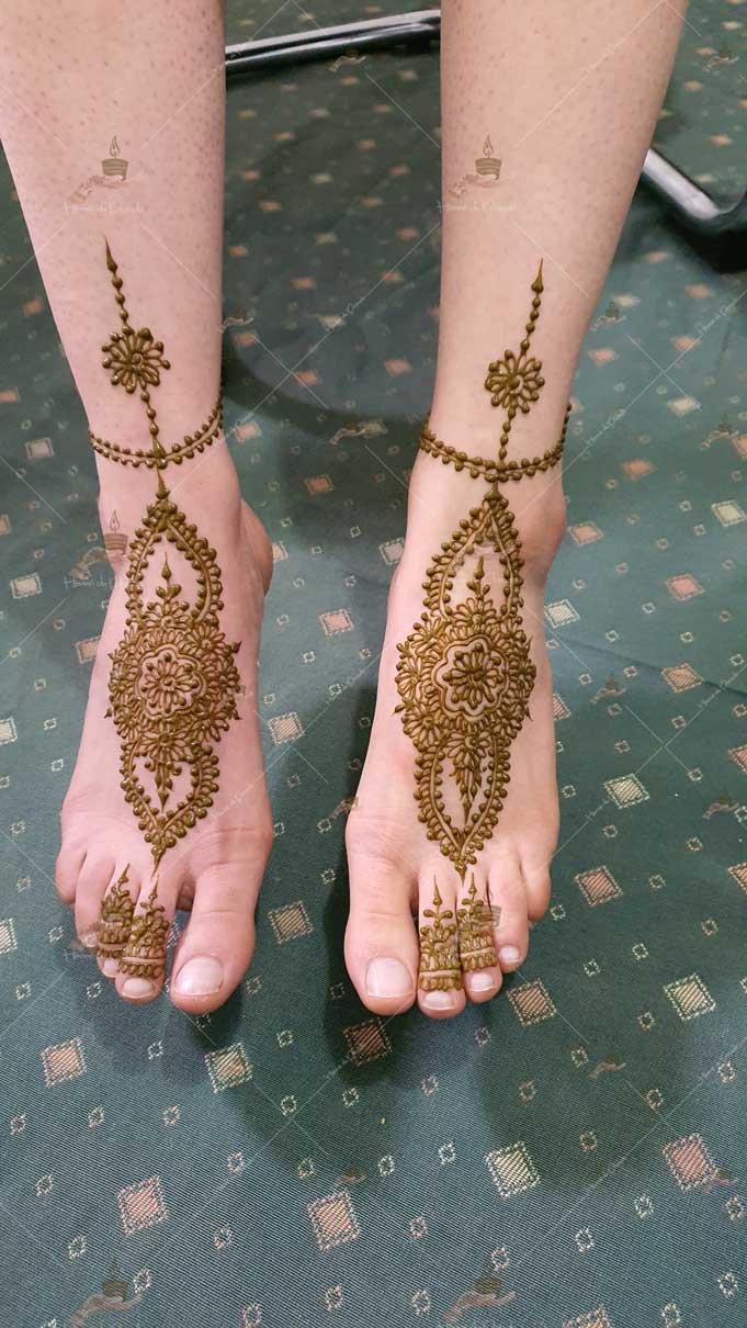 prestation henné du paradis mariage paris naturel henna henne domicile hlel tatouage fiancailles fassi mehendi day pas cher noir blanc rouge ile de france pose 78 yvelines mureaux poissy meulan pieds argenteuil invitee main mariée