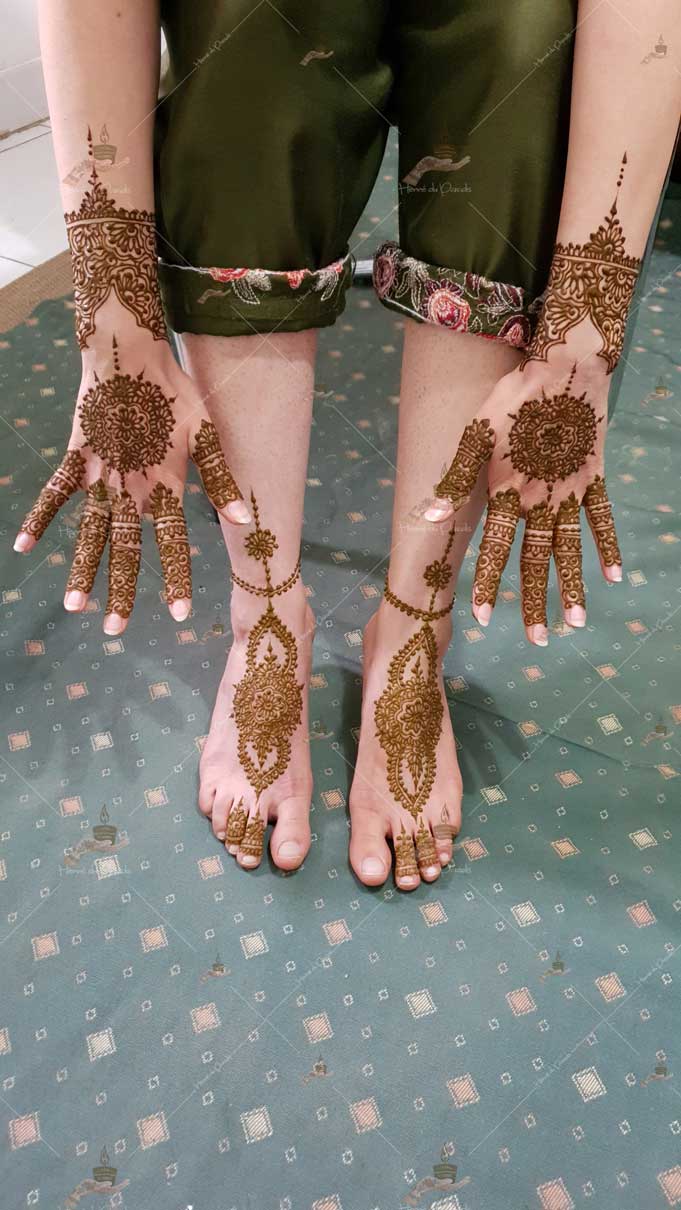 prestation henné du paradis mariage paris naturel henna henne domicile hlel tatouage fiancailles fassi mehendi day pas cher noir blanc rouge ile de france pose 78 yvelines mureaux poissy meulan pieds argenteuil invitee main mariée