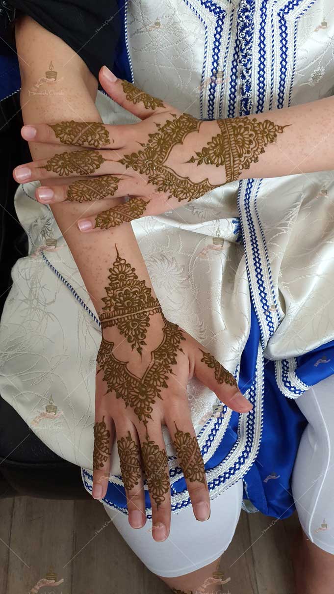 prestation henné du paradis mariage paris naturel henna henne domicile hlel tatouage fiancailles fassi mehendi day pas cher noir blanc rouge ile de france pose 78 yvelines mureaux poissy meulan argenteuil invitee main mariée