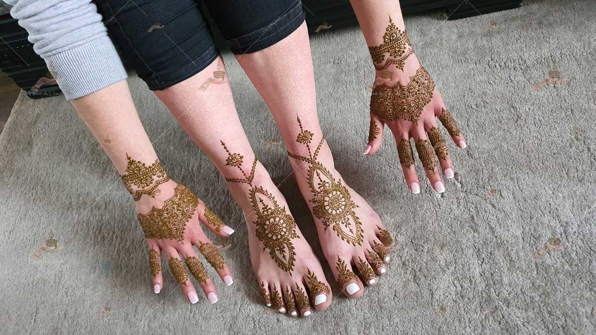 prestation henné du paradis mariage paris naturel henna henne domicile hlel tatouage fiancailles fassi mehendi day pas cher noir blanc rouge ile de france pose 78 yvelines mureaux poissy pieds meulan argenteuil invitee main mariée