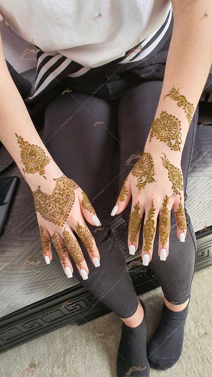 prestation henné du paradis mariage paris naturel henna henne domicile hlel tatouage fiancailles fassi mehendi day pas cher noir blanc rouge ile de france pose 78 yvelines mureaux poissy meulan argenteuil invitee main mariée