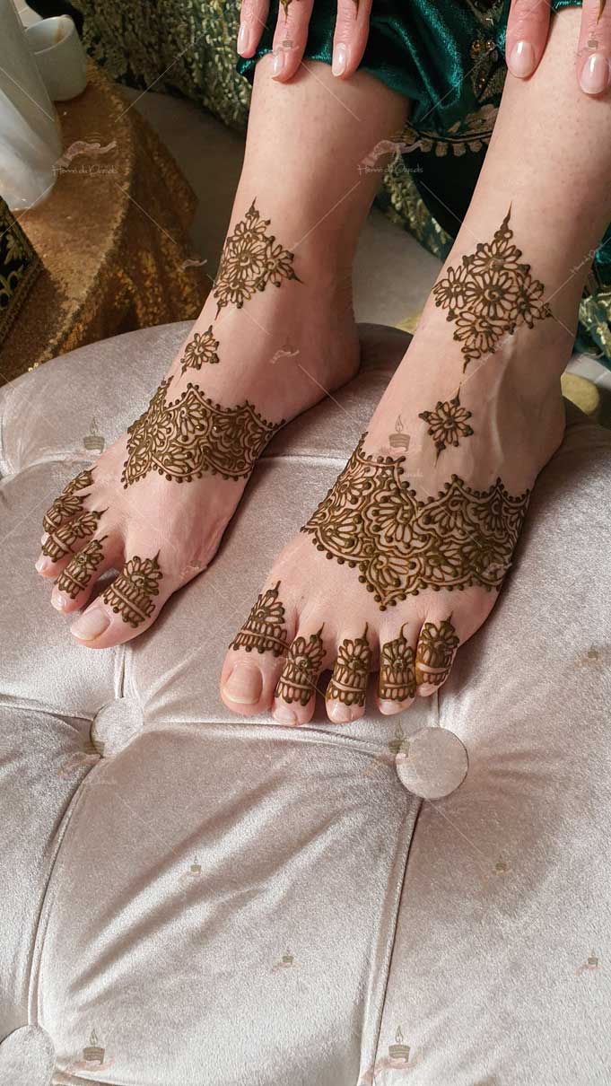 prestation henné du paradis mariage paris naturel henna henne domicile hlel tatouage fiancailles fassi mehendi day pas cher noir blanc rouge ile de france pose 78 yvelines mureaux poissy pieds meulan argenteuil invitee main mariée