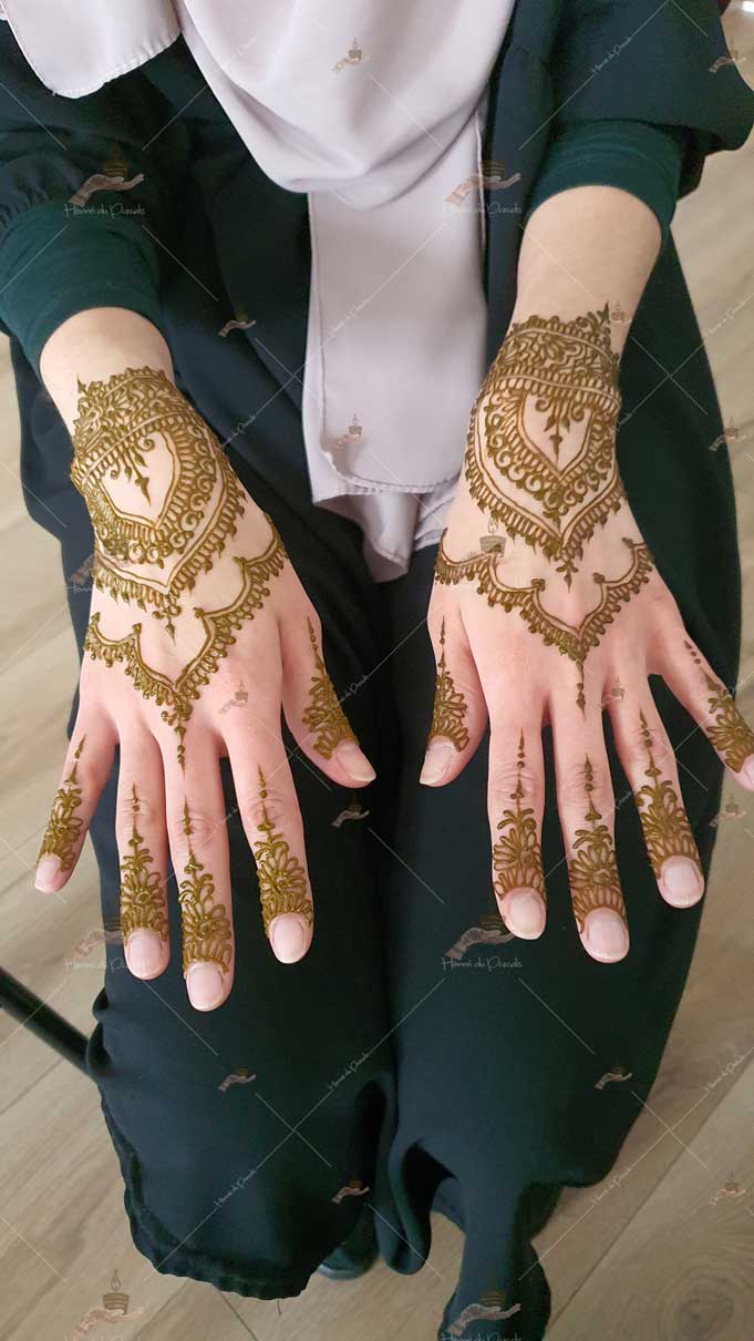 prestation henné du paradis mariage paris naturel henna henne domicile hlel tatouage fiancailles fassi mehendi day pas cher noir blanc rouge ile de france pose 78 yvelines mureaux poissy meulan argenteuil invitee main mariée