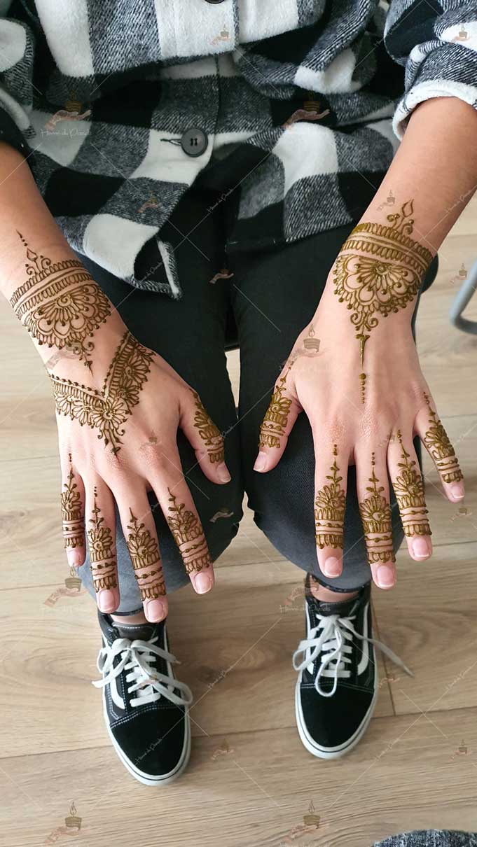 prestation henné du paradis mariage paris naturel henna henne domicile hlel tatouage fiancailles fassi mehendi day pas cher noir blanc rouge ile de france pose 78 yvelines mureaux poissy meulan argenteuil invitee main mariée