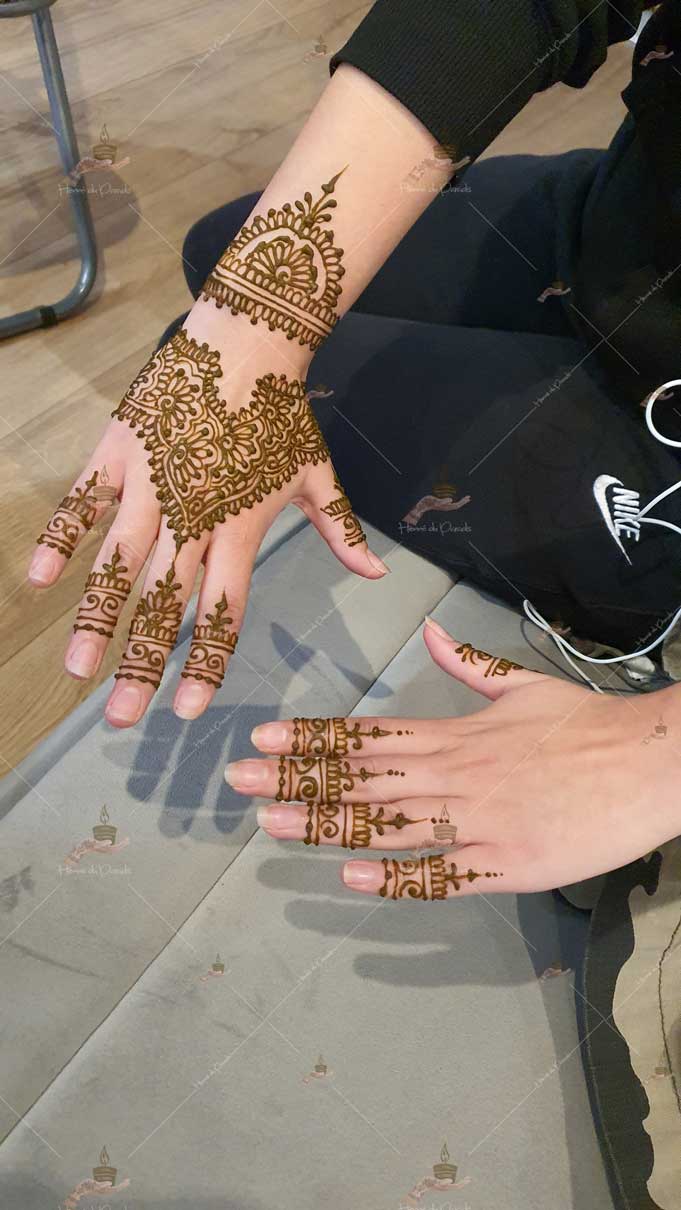 prestation henné du paradis mariage paris naturel henna henne domicile hlel tatouage fiancailles fassi mehendi day pas cher noir blanc rouge ile de france pose 78 yvelines mureaux poissy meulan argenteuil invitee main mariée