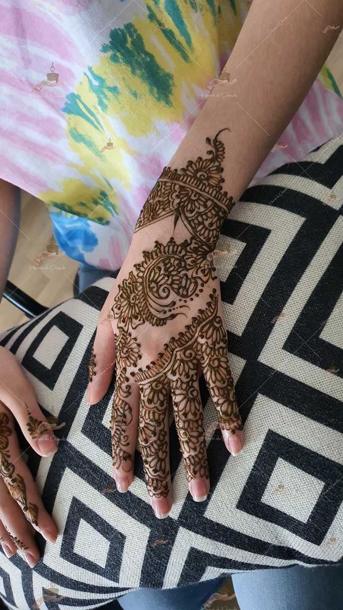 prestation henné du paradis mariage paris naturel henna henne domicile hlel tatouage fiancailles fassi mehendi day pas cher noir blanc rouge ile de france pose 78 yvelines mureaux poissy meulan argenteuil invitee main mariée