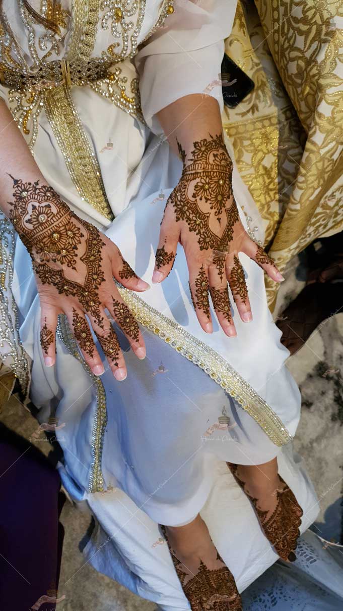 prestation henné du paradis mariage paris naturel henna henne domicile hlel tatouage fiancailles fassi mehendi day pas cher noir blanc rouge ile de france pose 78 yvelines mureaux poissy meulan argenteuil pieds invitee main mariée