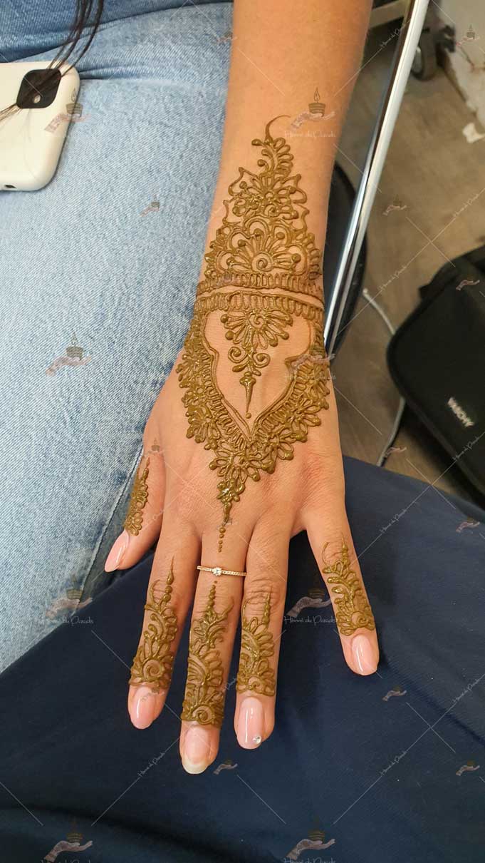 prestation henné du paradis mariage paris naturel henna henne domicile hlel tatouage fiancailles fassi mehendi day pas cher noir blanc rouge ile de france pose 78 yvelines mureaux poissy meulan argenteuil invitee main mariée