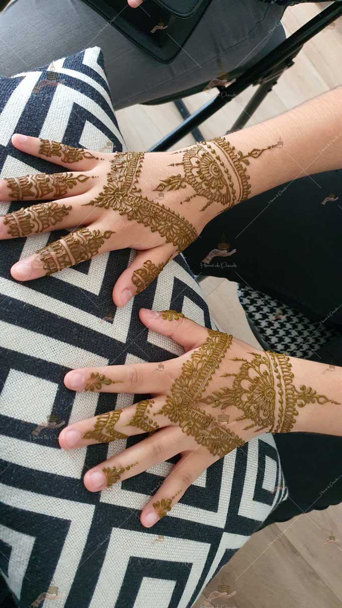 prestation henné du paradis mariage paris naturel henna henne domicile hlel tatouage fiancailles fassi mehendi day pas cher noir blanc rouge ile de france pose 78 yvelines mureaux poissy meulan argenteuil invitee main mariée