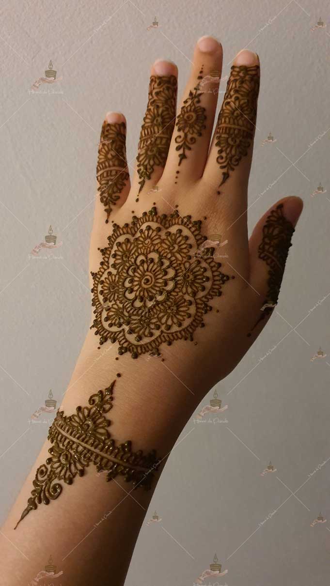 prestation henné du paradis mariage paris naturel henna henne domicile hlel tatouage fiancailles fassi mehendi day pas cher noir blanc rouge ile de france pose 78 yvelines mureaux poissy meulan argenteuil invitee main mariée