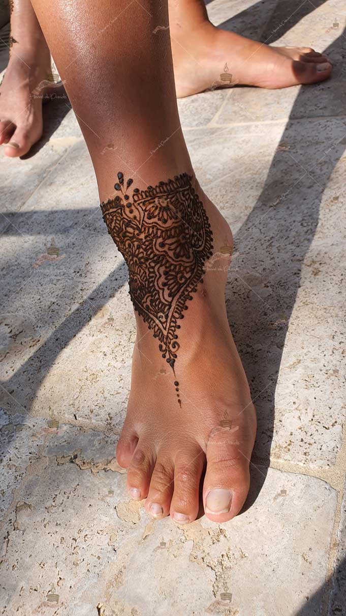 prestation henné du paradis mariage paris naturel henna henne domicile hlel tatouage fiancailles fassi mehendi day pas cher noir blanc rouge ile de france pose 78 yvelines mureaux poissy pieds meulan argenteuil invitee main mariée