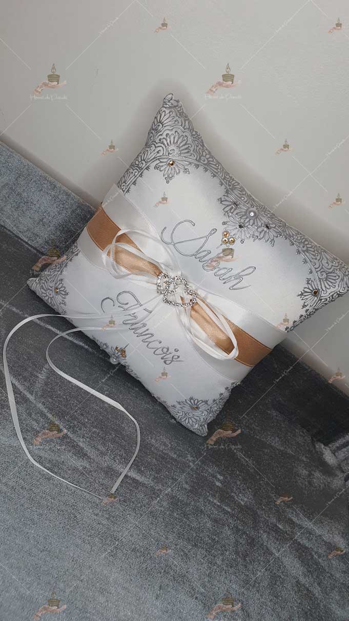 Coussin porte-alliances personnalisé