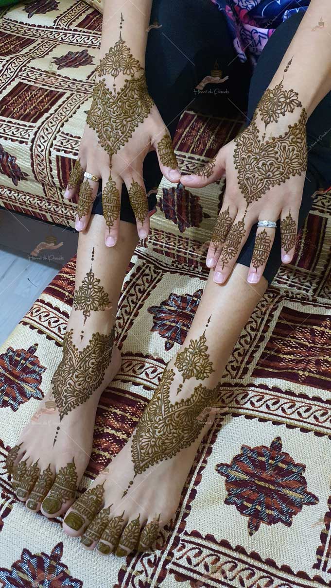 prestation henné du paradis mariage paris naturel henna henne domicile hlel tatouage fiancailles fassi mehendi day pas cher noir blanc rouge ile de france pose 78 yvelines mureaux poissy pieds meulan argenteuil invitee main mariée