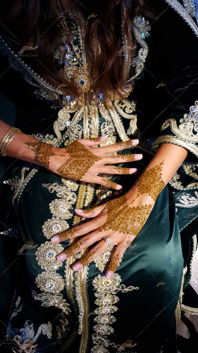 prestation henné du paradis mariage paris naturel henna henne domicile hlel tatouage fiancailles fassi mehendi day pas cher noir blanc rouge ile de france pose 78 yvelines mureaux poissy meulan argenteuil invitee main mariée