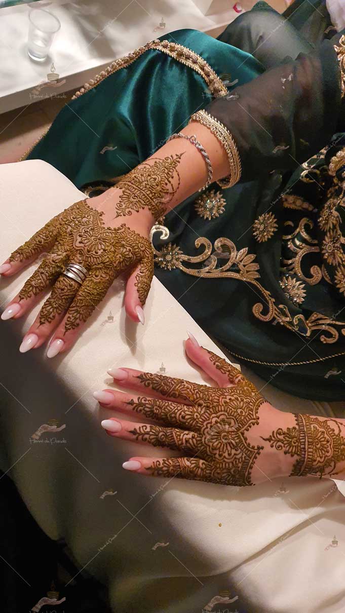 prestation henné du paradis mariage paris naturel henna henne domicile hlel tatouage fiancailles fassi mehendi day pas cher noir blanc rouge ile de france pose 78 yvelines mureaux poissy meulan argenteuil invitee main mariée