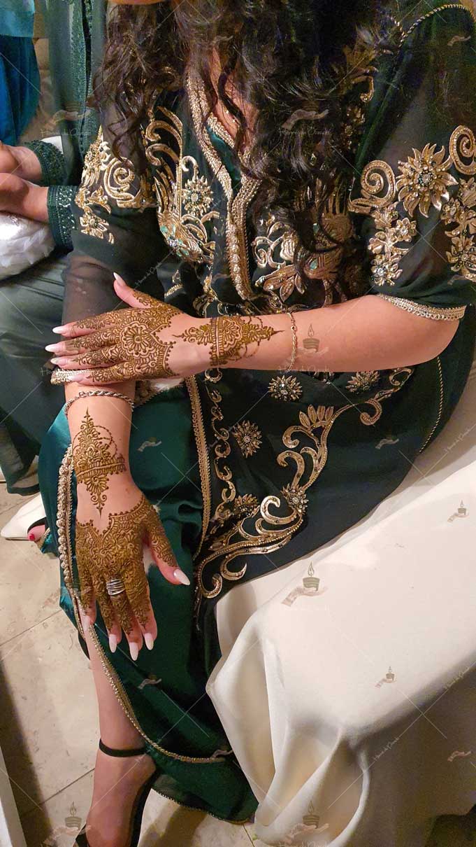 prestation henné du paradis mariage paris naturel henna henne domicile hlel tatouage fiancailles fassi mehendi day pas cher noir blanc rouge ile de france pose 78 yvelines mureaux poissy meulan argenteuil invitee main mariée