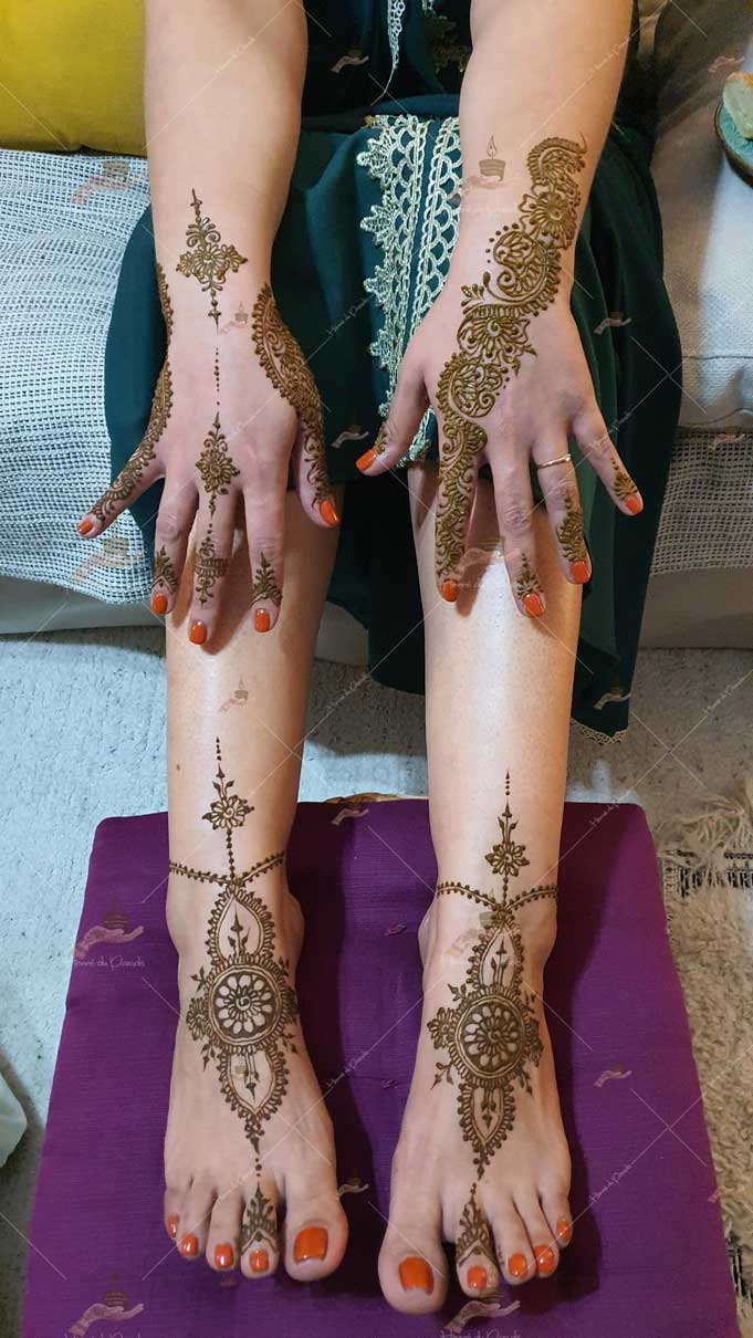 prestation henné du paradis mariage paris naturel henna henne domicile hlel tatouage fiancailles fassi mehendi day pas cher noir blanc rouge ile de france pose 78 yvelines mureaux poissy meulan pieds argenteuil invitee main mariée