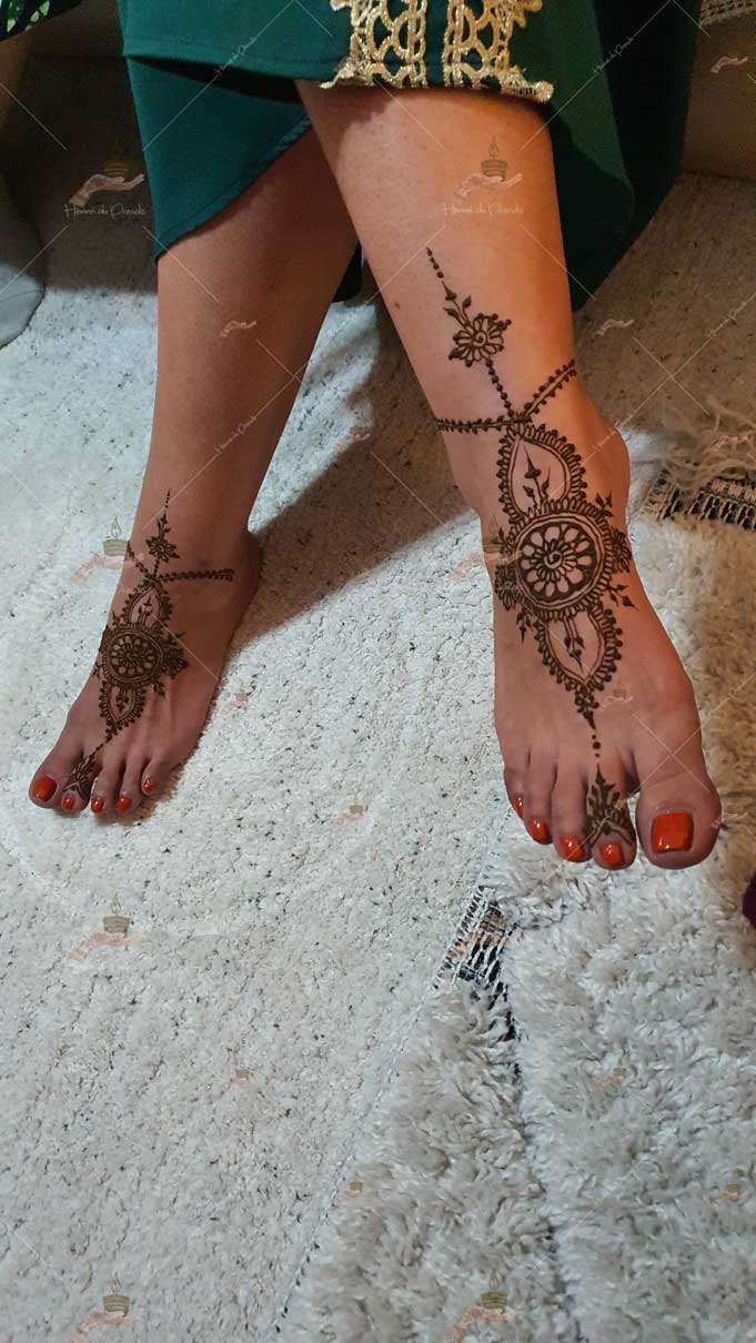 prestation henné du paradis mariage paris naturel henna henne domicile hlel tatouage fiancailles fassi mehendi day pas cher noir blanc rouge ile de france pose 78 yvelines mureaux pieds poissy meulan argenteuil invitee main mariée