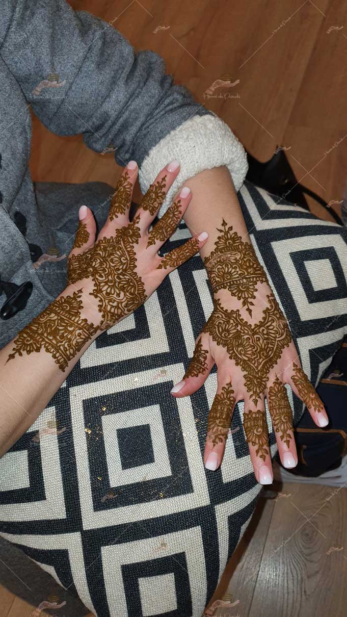 prestation henné du paradis mariage paris naturel henna henne domicile hlel tatouage fiancailles fassi mehendi day pas cher noir blanc rouge ile de france pose 78 yvelines mureaux poissy meulan argenteuil invitee main mariée