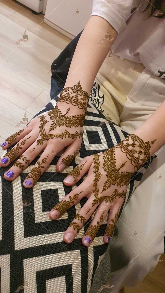 prestation henné du paradis mariage paris naturel henna henne domicile hlel tatouage fiancailles fassi mehendi day pas cher noir blanc rouge ile de france pose 78 yvelines mureaux poissy meulan argenteuil invitee main mariée