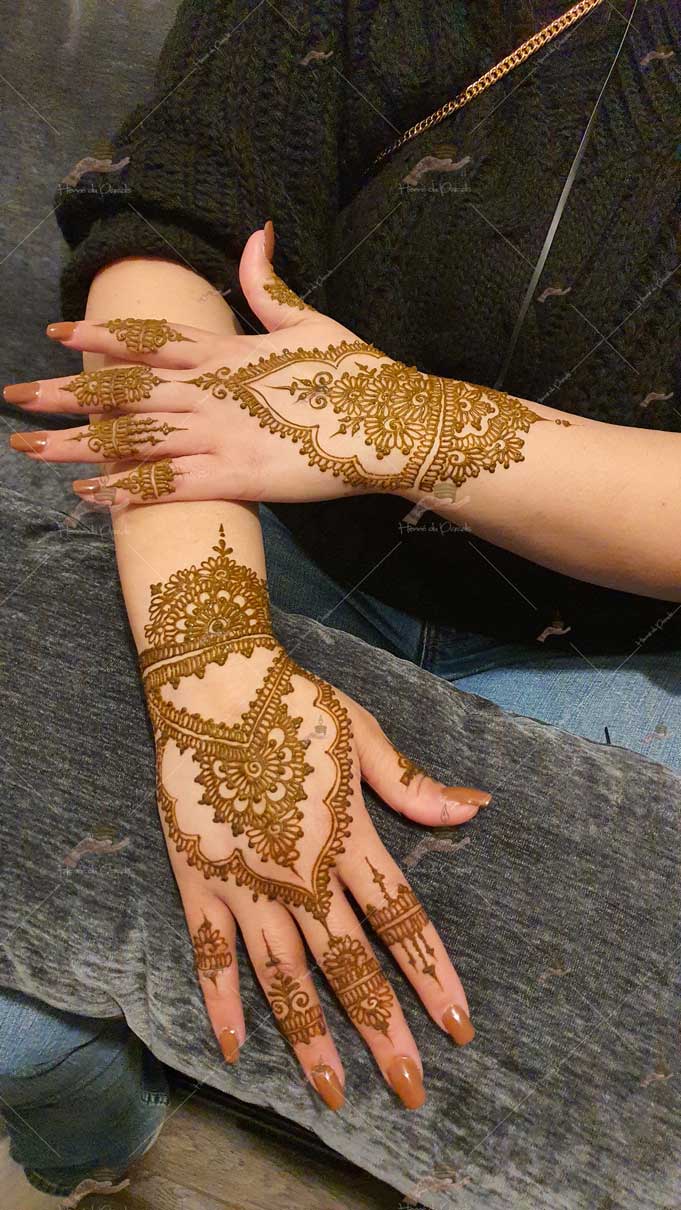 prestation henné du paradis mariage paris naturel henna henne domicile hlel tatouage fiancailles fassi mehendi day pas cher noir blanc rouge ile de france pose 78 yvelines mureaux poissy meulan argenteuil invitee main mariée