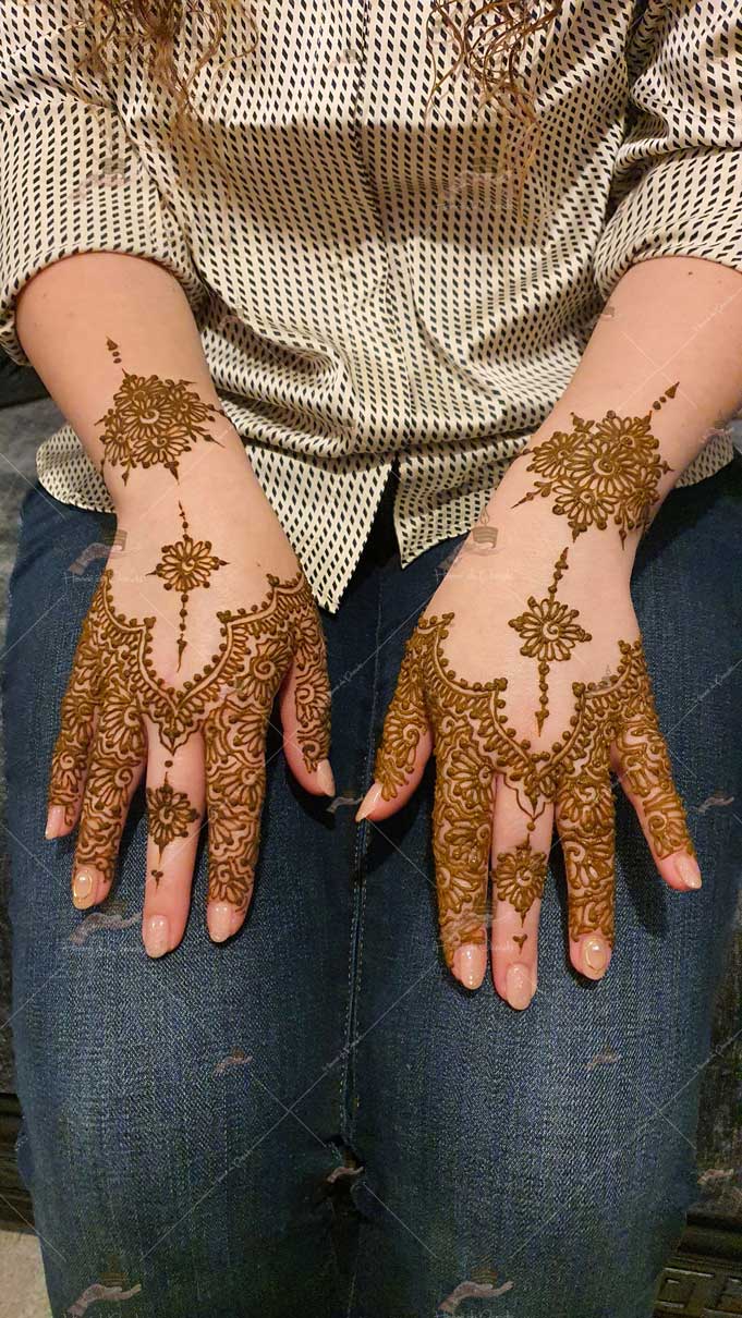 prestation henné du paradis mariage paris naturel henna henne domicile hlel tatouage fiancailles fassi mehendi day pas cher noir blanc rouge ile de france pose 78 yvelines mureaux poissy meulan argenteuil invitee main mariée