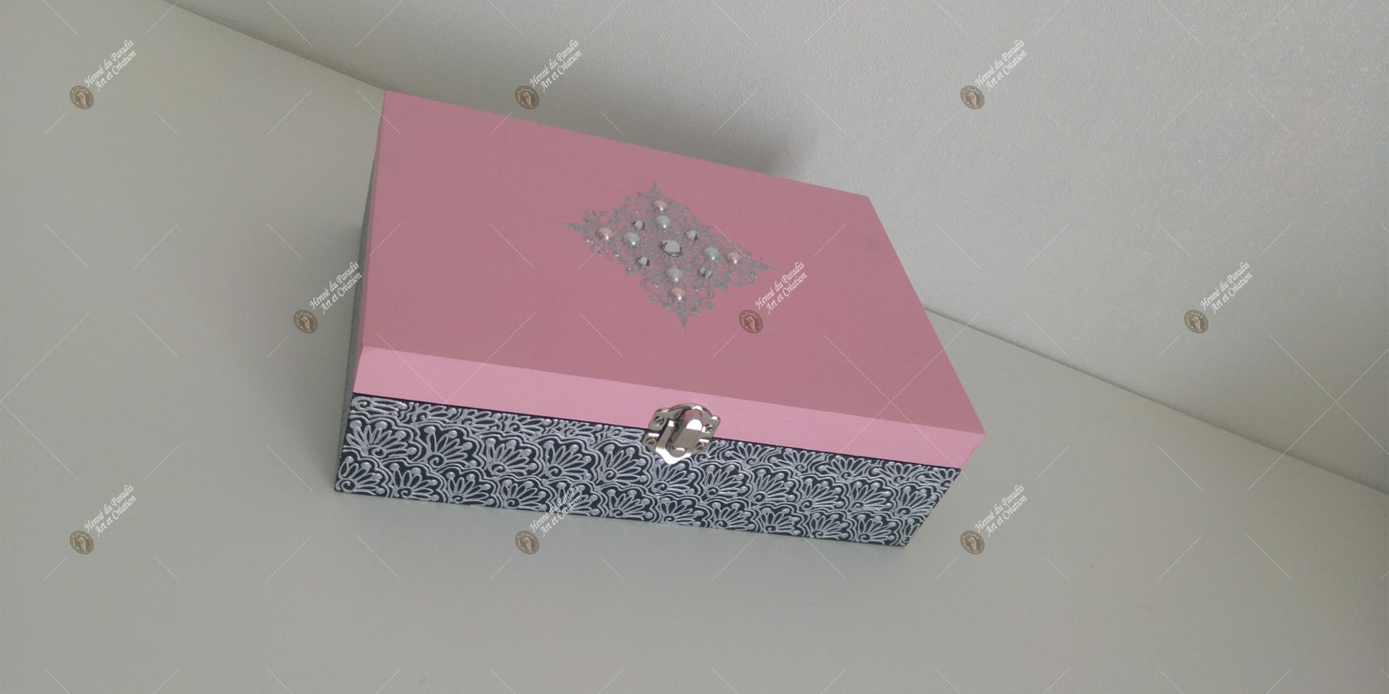 personnalisation de boîtes, boîtes à bijoux personnalisées, boîtes à mouchoirs personnalisées, boîtes de rangement personnalisées, henné du paradis, pose de henné, cadeau, unique, original, anniversaire, fête, mariage, événement, bijoux, mouchoirs, rangement, personnalisées